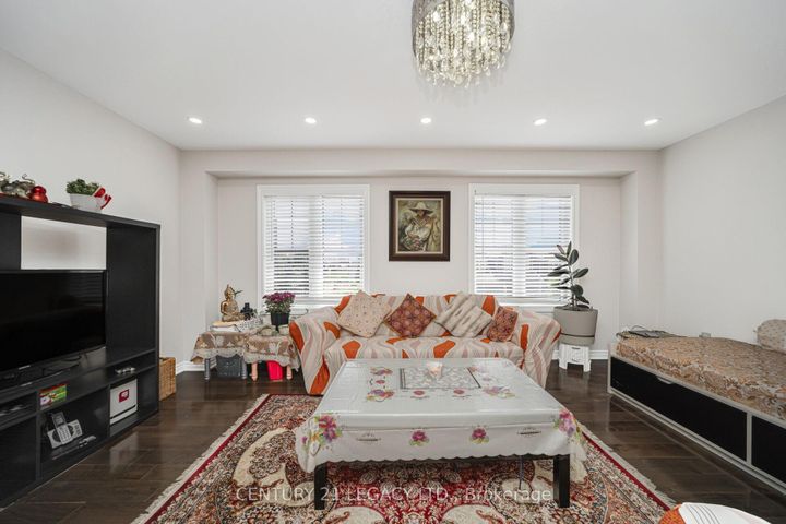 Photo 9 at 40 Donomore Drive, Northwest Brampton, Brampton