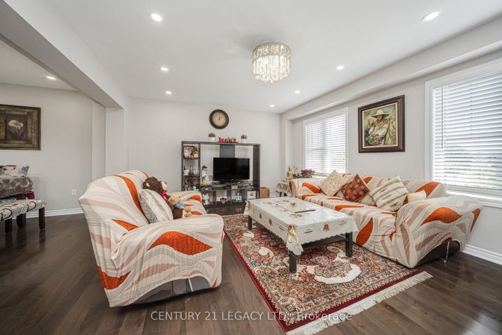 Photo 10 at 40 Donomore Drive, Northwest Brampton, Brampton