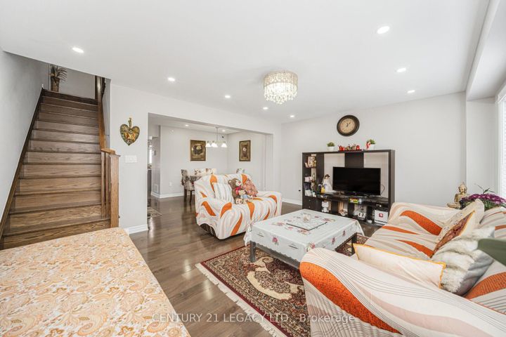 Photo 12 at 40 Donomore Drive, Northwest Brampton, Brampton