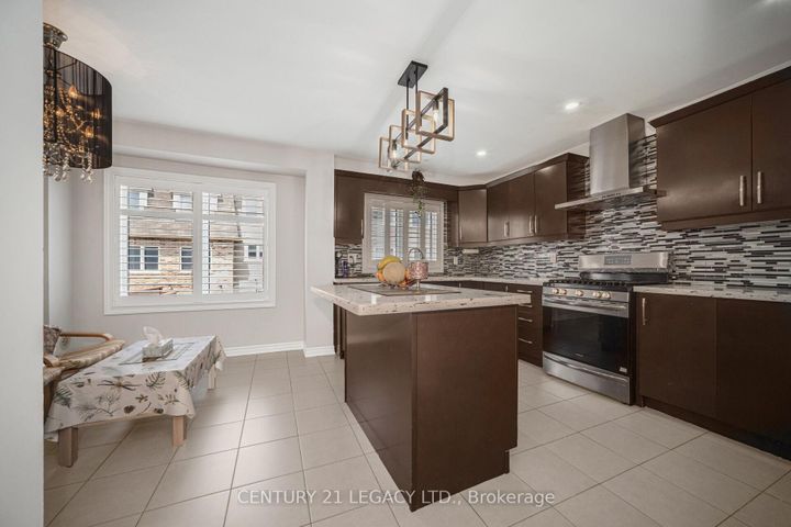 Photo 13 at 40 Donomore Drive, Northwest Brampton, Brampton