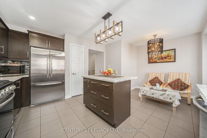 Photo 16 at 40 Donomore Drive, Northwest Brampton, Brampton