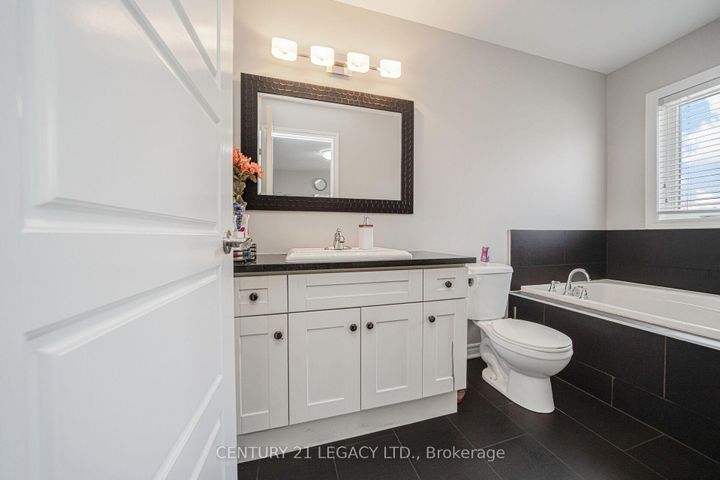 Photo 23 at 40 Donomore Drive, Northwest Brampton, Brampton