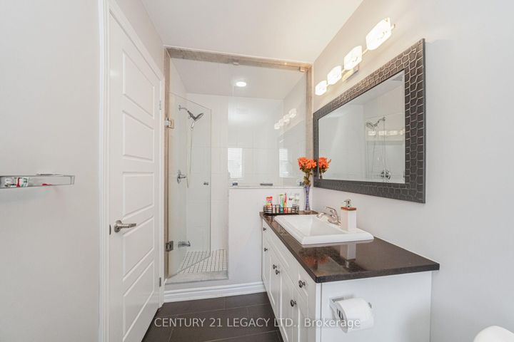 Photo 24 at 40 Donomore Drive, Northwest Brampton, Brampton