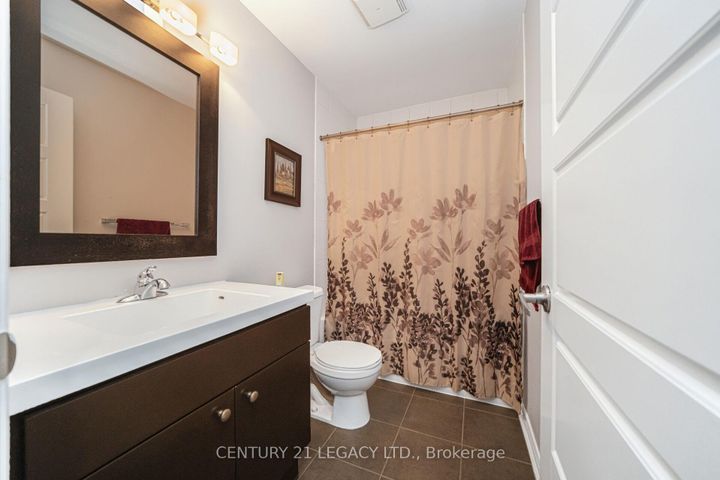 Photo 26 at 40 Donomore Drive, Northwest Brampton, Brampton