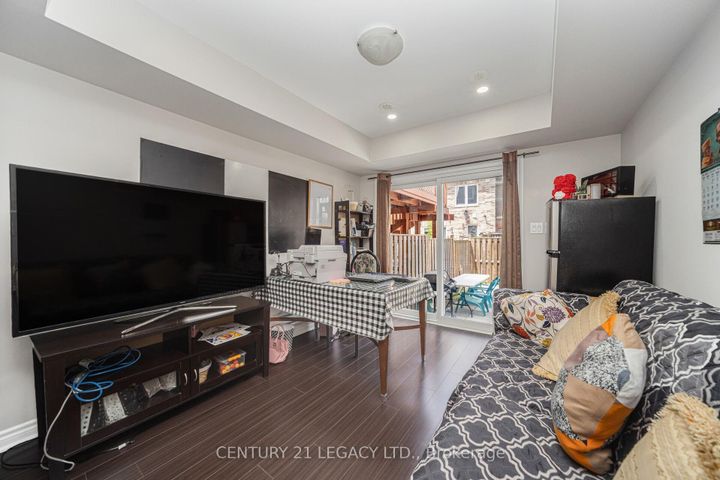 Photo 33 at 40 Donomore Drive, Northwest Brampton, Brampton