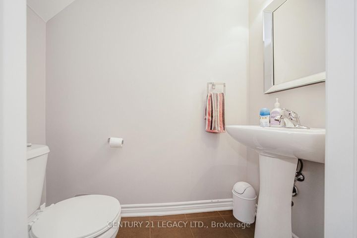 Photo 35 at 40 Donomore Drive, Northwest Brampton, Brampton