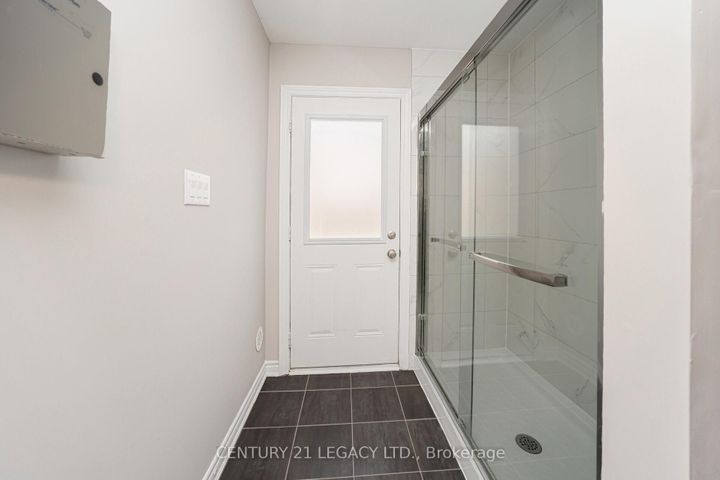 Photo 36 at 40 Donomore Drive, Northwest Brampton, Brampton