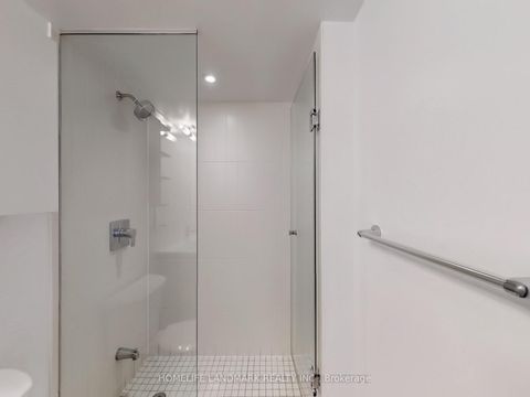 Photo 17 at 2207 - 955 Bay Street, Bay Street Corridor, Toronto