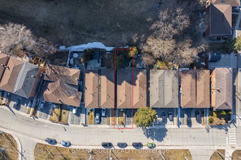 Photo 1 at 59 Chapman Avenue, Parkview, Toronto