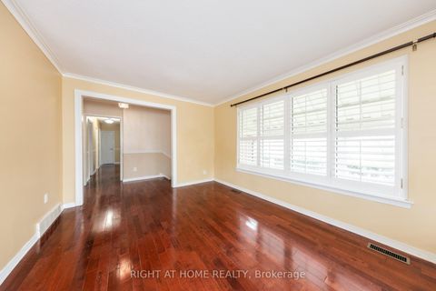 Photo 2 at 35 Hathway Drive, Bendale, Toronto