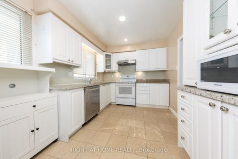 Photo 3 at 35 Hathway Drive, Bendale, Toronto