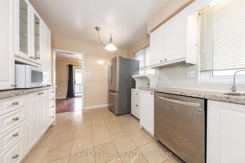 Photo 4 at 35 Hathway Drive, Bendale, Toronto