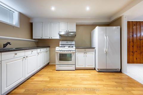 Photo 10 at 35 Hathway Drive, Bendale, Toronto