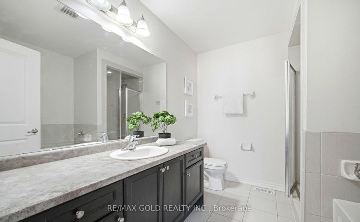 Photo 34 at 15 Hines Street, Northwest Brampton, Brampton