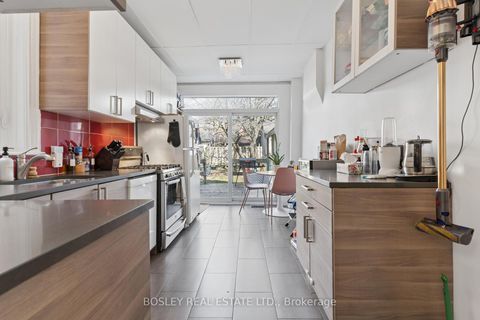 Photo 6 at 725 Manning Avenue, Annex, Toronto