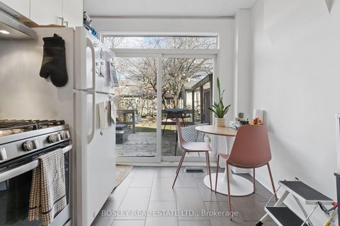 Photo 9 at 725 Manning Avenue, Annex, Toronto