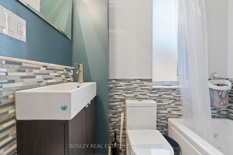 Photo 11 at 725 Manning Avenue, Annex, Toronto