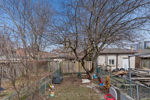 Photo 29 at 725 Manning Avenue, Annex, Toronto