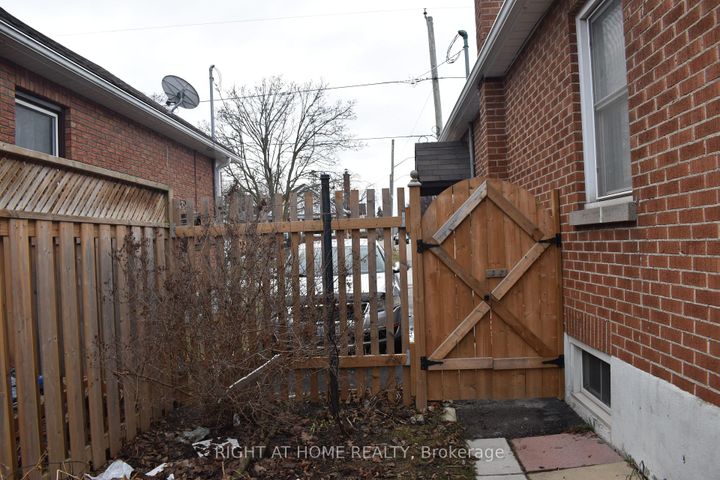 Photo 3 at 65 Chadburn Street, Central, Oshawa