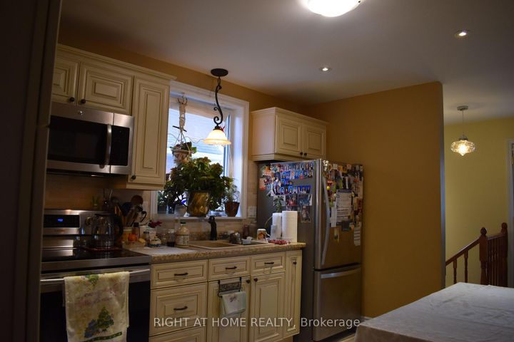 Photo 12 at 65 Chadburn Street, Central, Oshawa