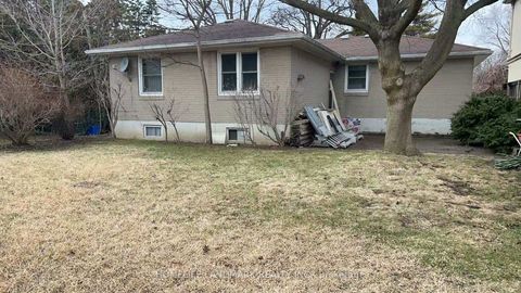 Photo 1 at 5 Park Glen Drive, Don Mills, Toronto