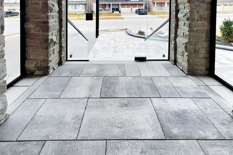 Photo 3 at 9 KINGKNOLL Crescent, Keswick South, Georgina