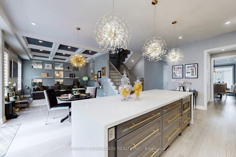 Photo 13 at 9 KINGKNOLL Crescent, Keswick South, Georgina