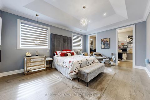 Photo 17 at 9 KINGKNOLL Crescent, Keswick South, Georgina