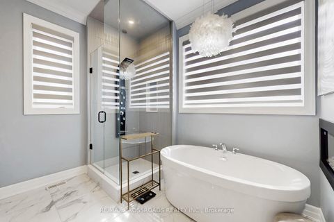 Photo 21 at 9 KINGKNOLL Crescent, Keswick South, Georgina