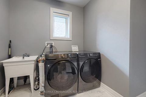 Photo 30 at 9 KINGKNOLL Crescent, Keswick South, Georgina