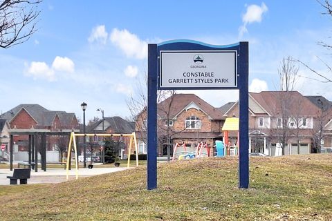 Photo 35 at 9 KINGKNOLL Crescent, Keswick South, Georgina