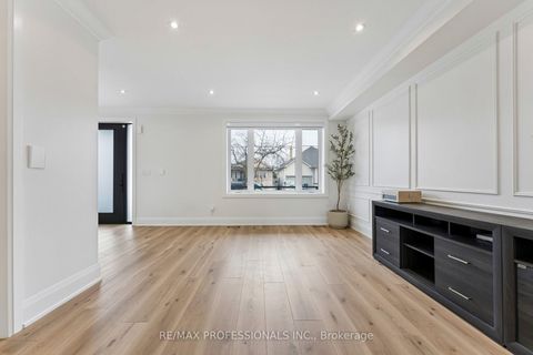 Photo 4 at 7 Ranwood Drive, Pelmo Park W4, Toronto