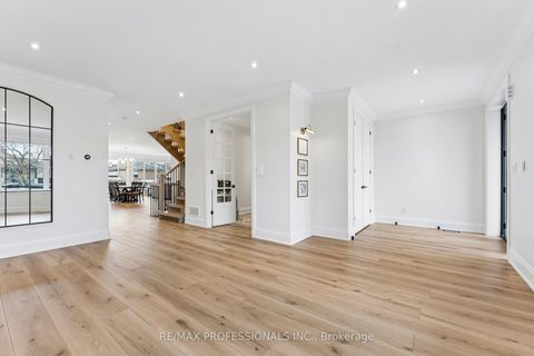 Photo 5 at 7 Ranwood Drive, Pelmo Park W4, Toronto