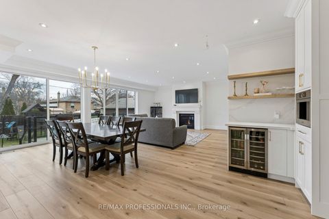 Photo 7 at 7 Ranwood Drive, Pelmo Park W4, Toronto