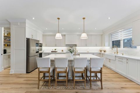 Photo 10 at 7 Ranwood Drive, Pelmo Park W4, Toronto