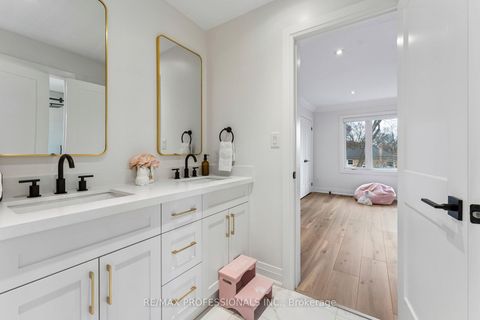 Photo 35 at 7 Ranwood Drive, Pelmo Park W4, Toronto