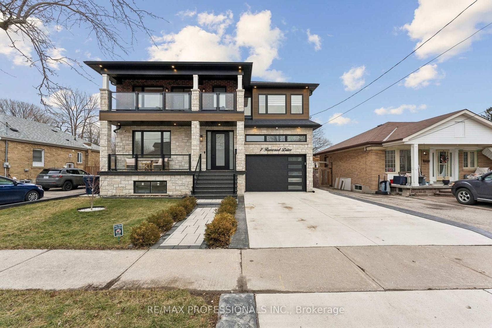 7 Ranwood Drive, Pelmo Park W4, Toronto 