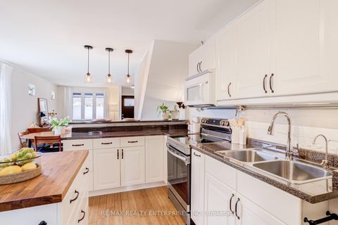 Photo 14 at 37 Kingston Road, The Beaches, Toronto