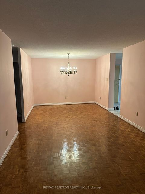 Photo 5 at 1206 - 7 Townsgate Drive, Yorkhill, Vaughan