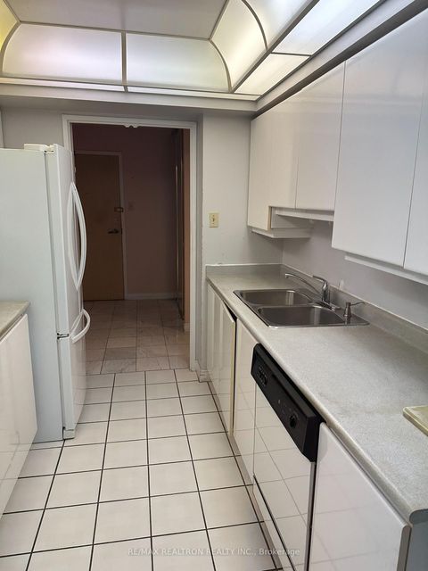 Photo 8 at 1206 - 7 Townsgate Drive, Yorkhill, Vaughan