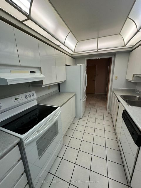 Photo 9 at 1206 - 7 Townsgate Drive, Yorkhill, Vaughan