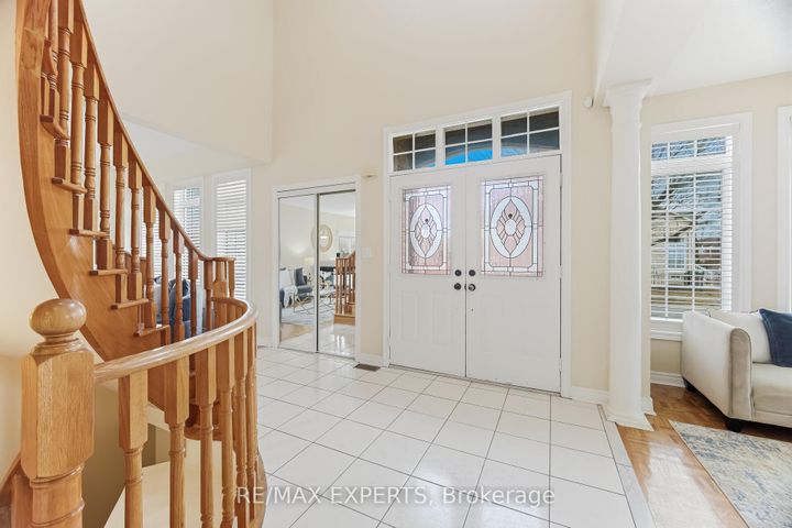 Photo 4 at 2 Sequoia Road, Sonoma Heights, Vaughan