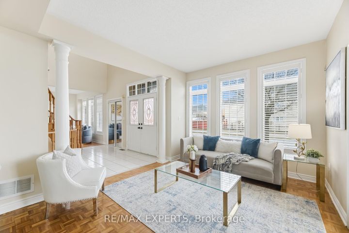 Photo 6 at 2 Sequoia Road, Sonoma Heights, Vaughan