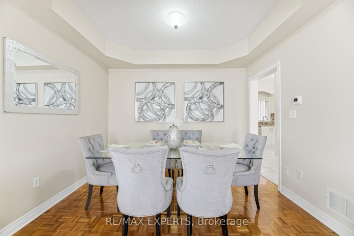 Photo 9 at 2 Sequoia Road, Sonoma Heights, Vaughan