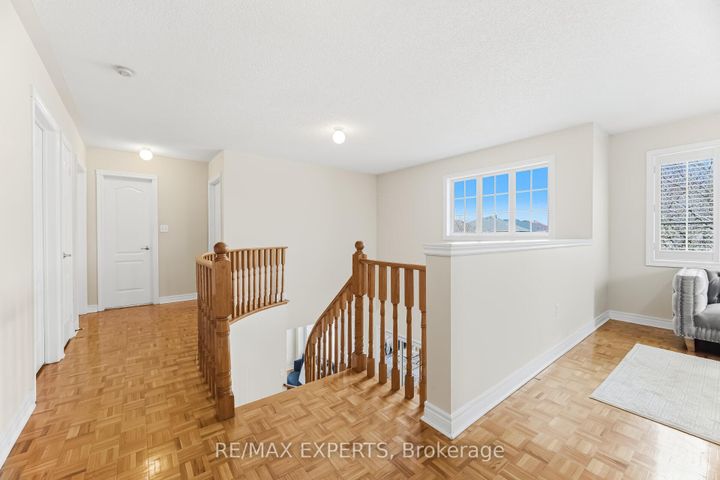 Photo 17 at 2 Sequoia Road, Sonoma Heights, Vaughan