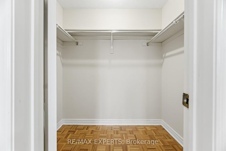 Photo 23 at 2 Sequoia Road, Sonoma Heights, Vaughan