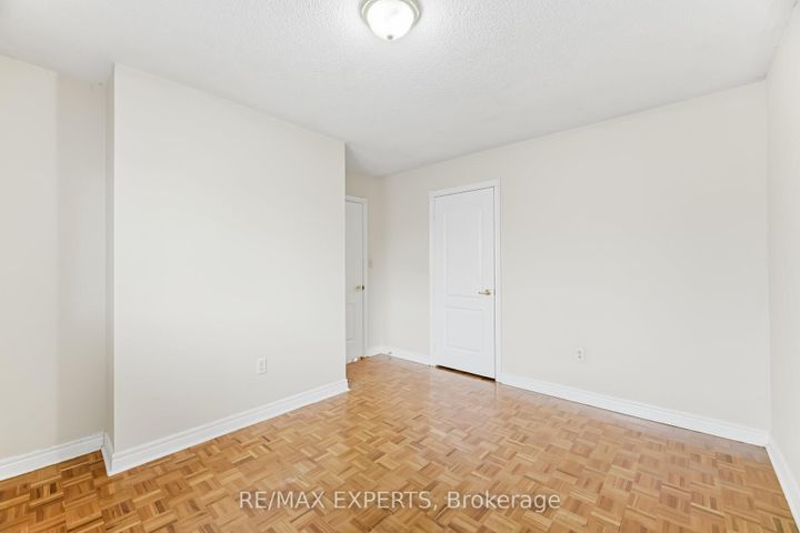 Photo 24 at 2 Sequoia Road, Sonoma Heights, Vaughan