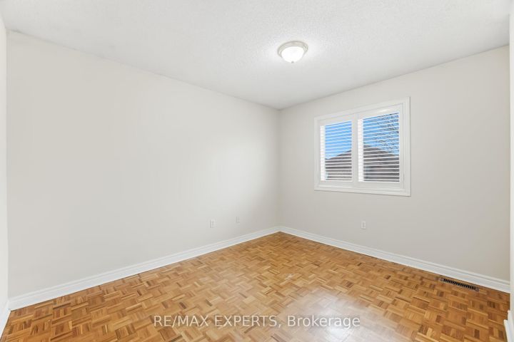 Photo 25 at 2 Sequoia Road, Sonoma Heights, Vaughan