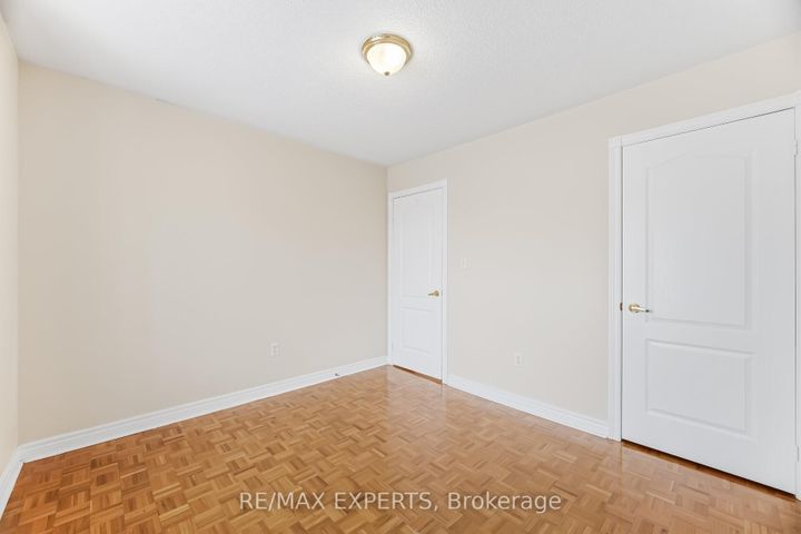 Photo 26 at 2 Sequoia Road, Sonoma Heights, Vaughan