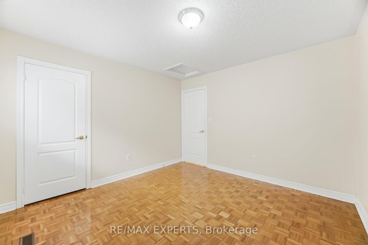 Photo 29 at 2 Sequoia Road, Sonoma Heights, Vaughan